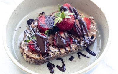 Tartine purée d’amande fraises chocolat – Ma recette de nutritionniste