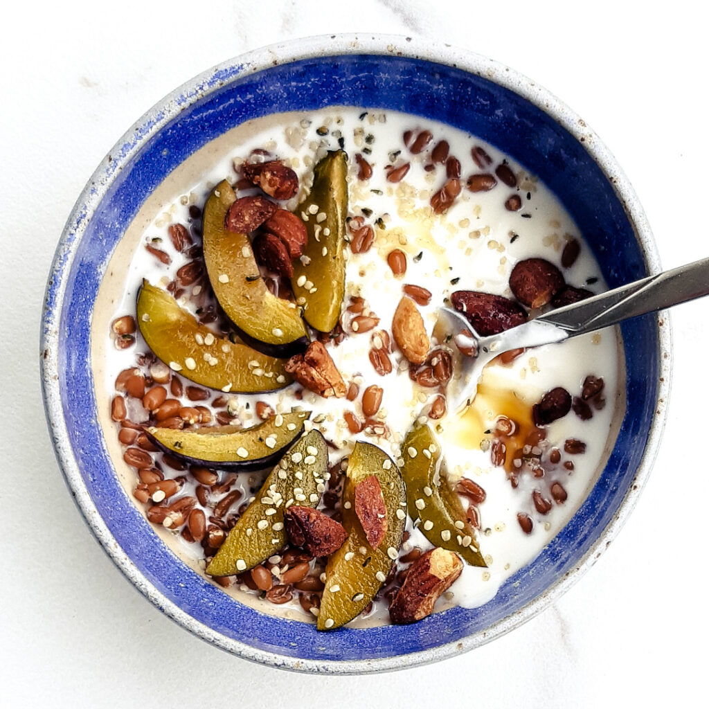 Yoghourt bowl épeautre pruneaux