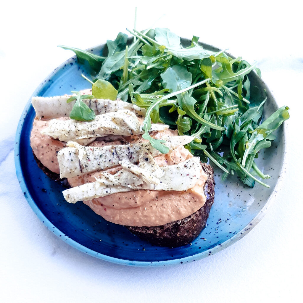 Tartine houmous haricots blancs tomates séchées